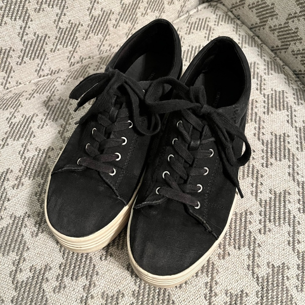 Black Forever 21 sneakers